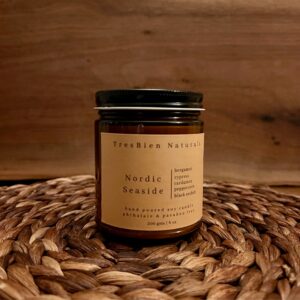 Phthalate and paraben free candles hand-poured and made in Canada by Tresbien Naturals.